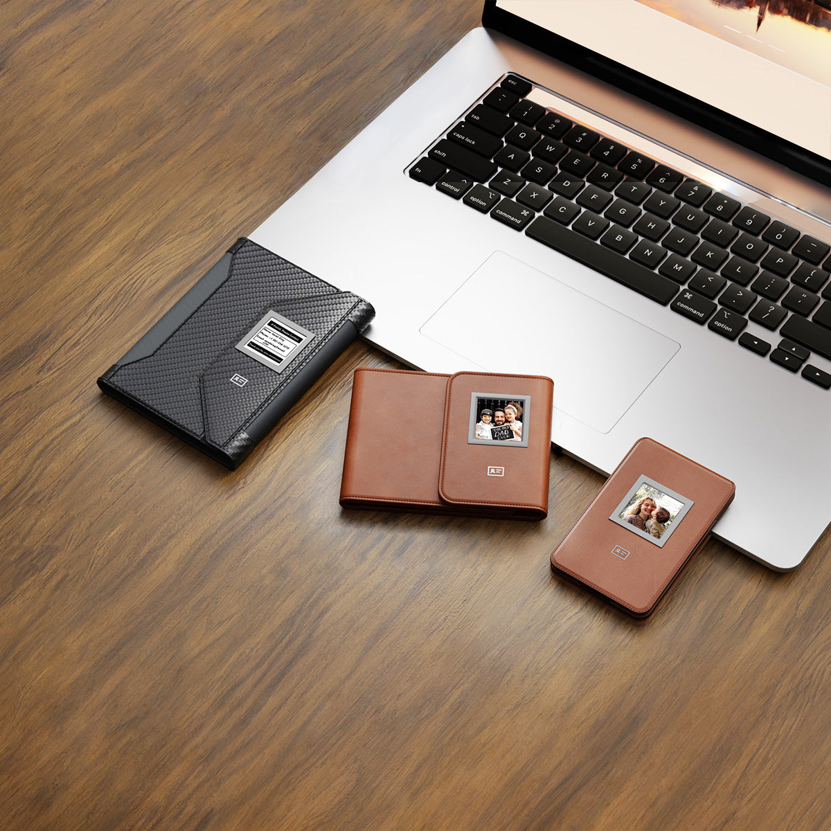 PhotoWallet: Carry Your Memories. Track It Anytime,RFID Blocking, Personalized E-Ink Display